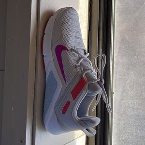 Nike Legend Essential Vast Grey/Fire Pink Training Shoe